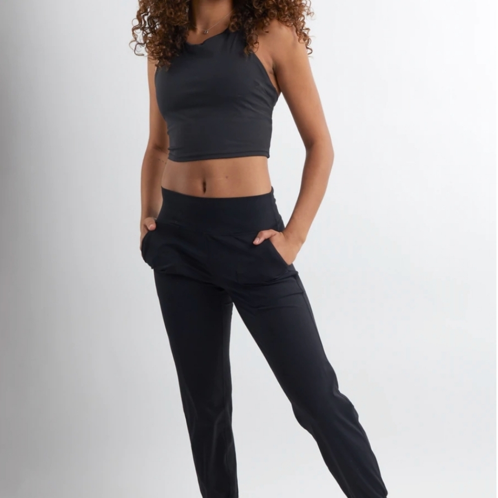 SAVVI Noor Jogger NWT